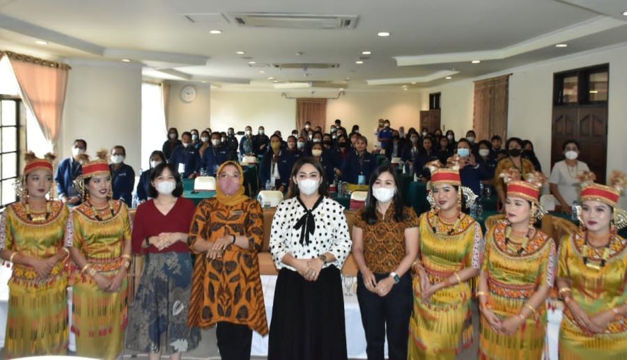 Eva Rataba Ajak Masyarakat Pakai Produk Lokal